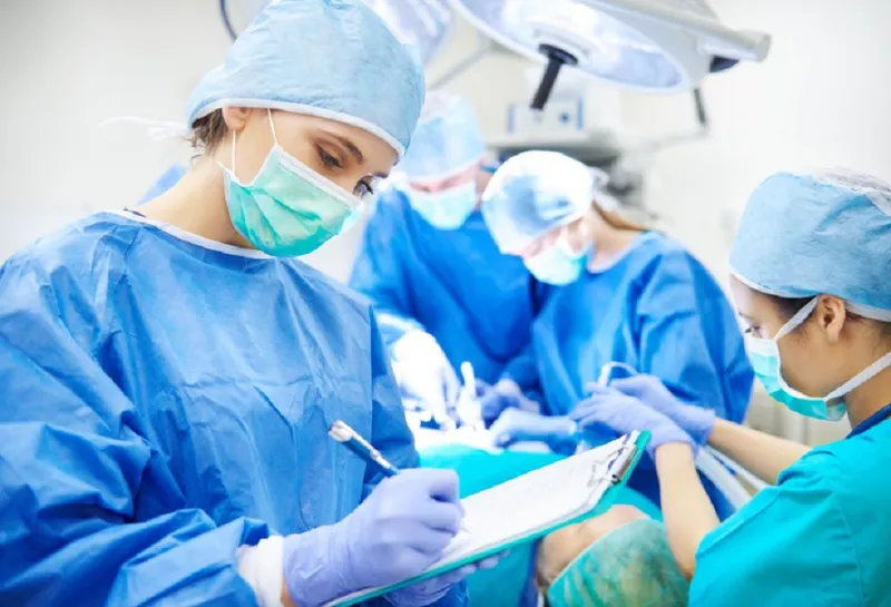 Medici &icirc;n operație - Foto: Freepik (rol ilustrativ)