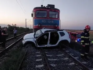 Tragedie în Buzău! Un tren a lovit o mașină la o trece peste calea ferată - Foto: ISU Buzău