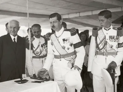 Regele Carol al II-lea și Marele Voievod Mihai, la o ceremonia oficială - Foto: Profimedia