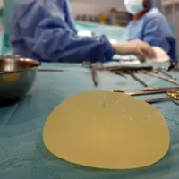 Scandalul implaturilor PIP cu silicon industrial: 2.700 de femei vor primi despăgubiri. / Foto: rt.com