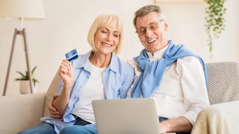 Când intră pensie pe card în octombrie: vineri sau luni? Care pensionari primesc 100 lei în plus? - Foto: Freepik