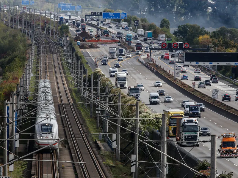 Transporturile feroviare și rutiere, mai rapide prin granițele UE după aderarea României la Schengen - Foto: Profimedia images