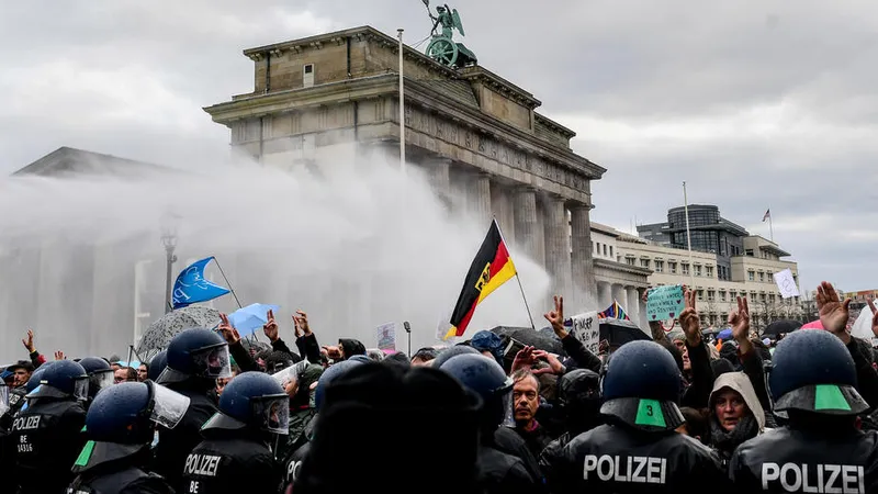Germania ar putea tăia ajutorul de șomaj al celor care nu se vaccinează anti-Covid/FOTO: Euractiv.com