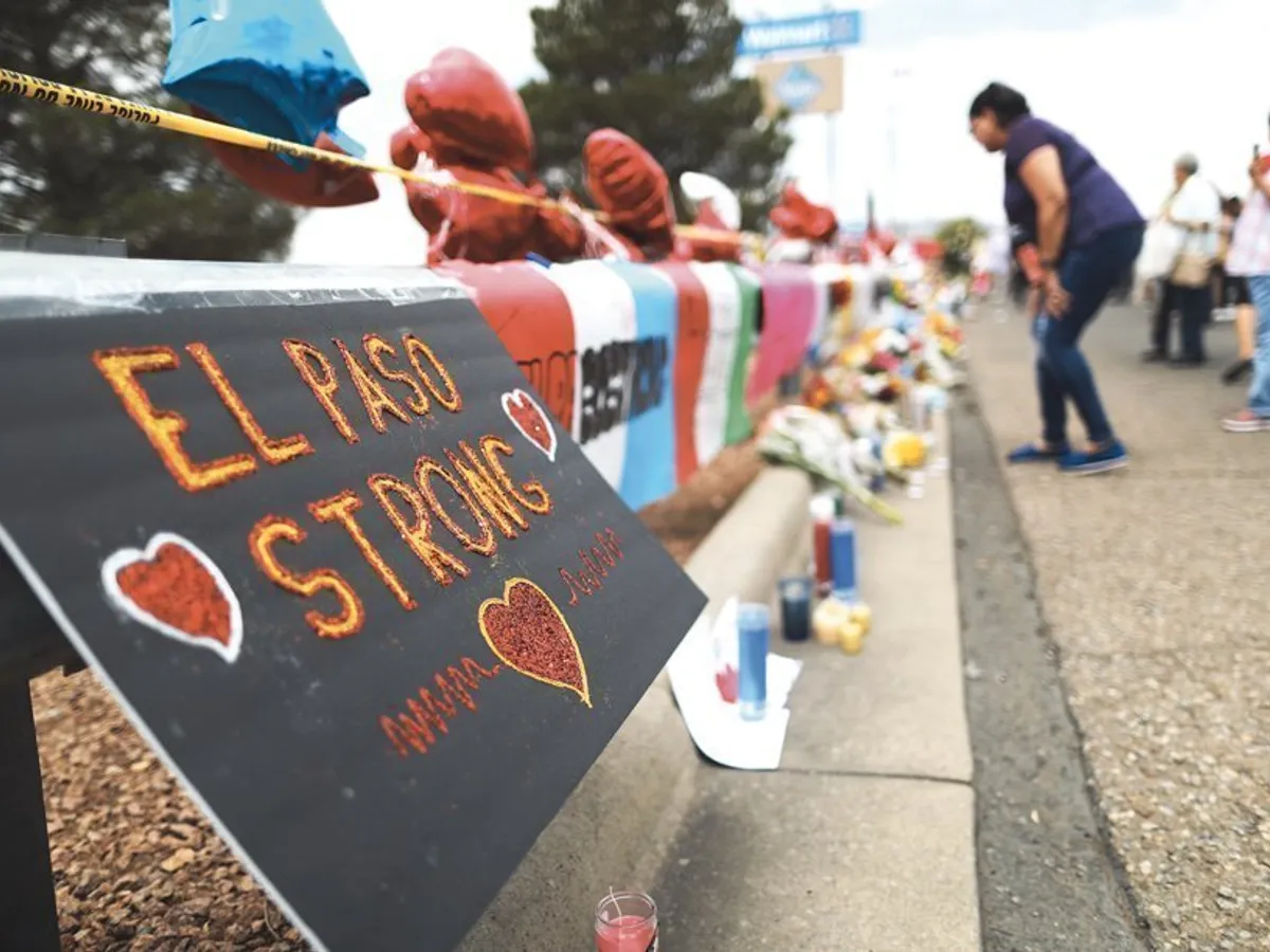 Americanii aduc omagii și protestea- ză împotriva armelor, după atacurile din El Paso, Texas