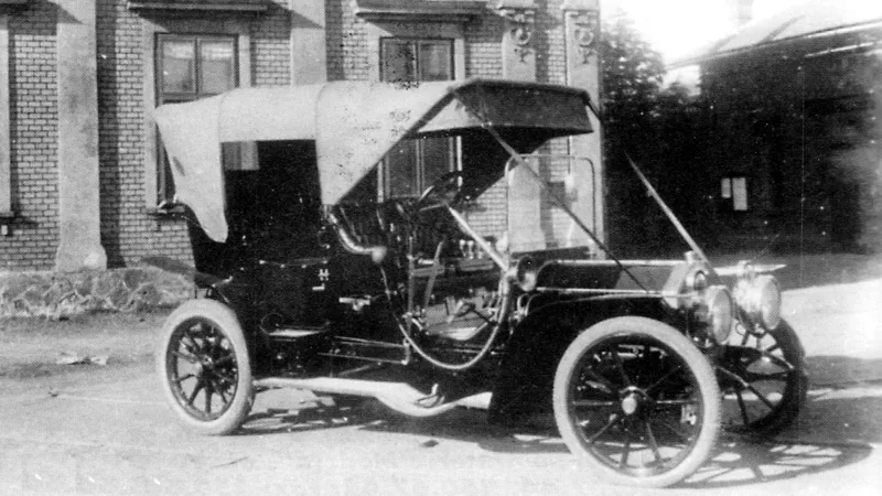 Prima mașină a fost produsă pe teritoriul României de azi în 1910. Era sub licență din SUA - Foto: wikimedia.org