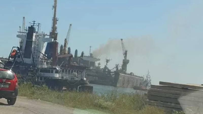 Incendiu la o navă din șantierul Midia FOTO: info-sud-est.ro