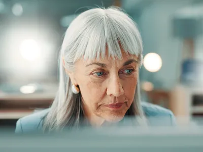 Pensionară la pensie - Foto: Magnific