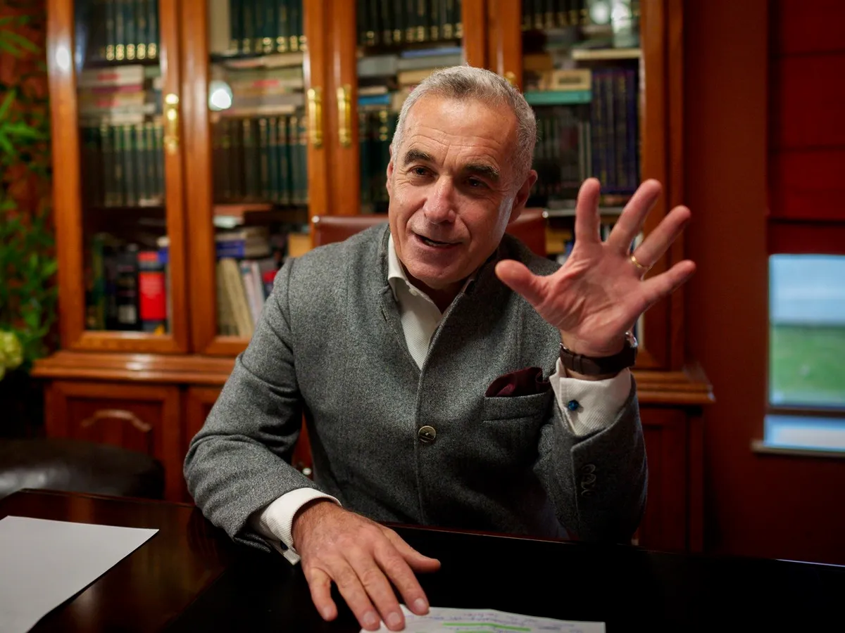 Cum a copiat Călin Georgescu atitudinea de „Zeu”? „Nici Mussolini nu a era alături de manifestanți” - Foto: Profimedia Images