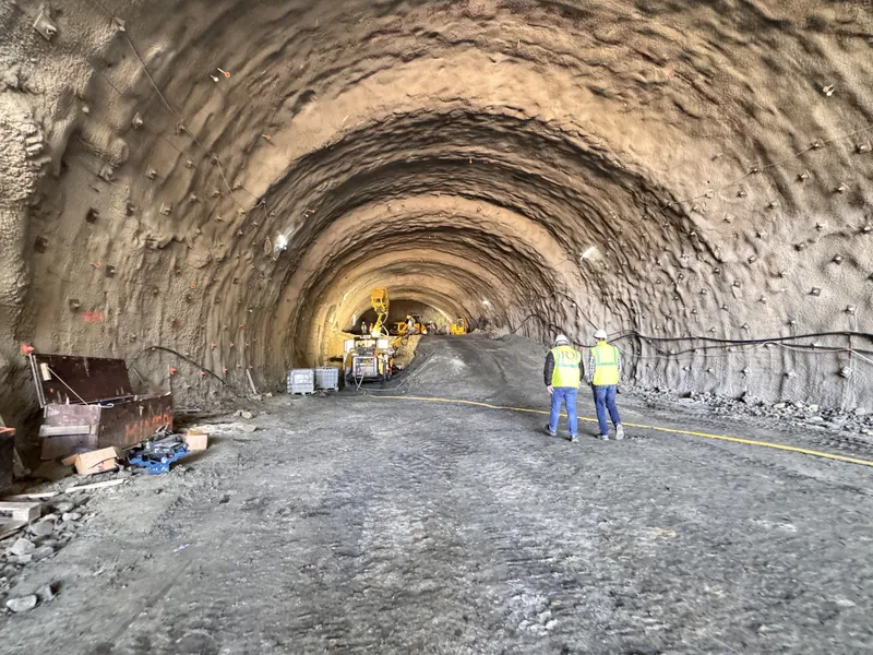 Imagini spectaculoase! Cum sunt săpate tunelurile pe „Autostrada urșilor”. Termenul era 2016 - Foto: Facebook / DRDP Timișoara