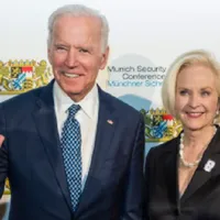 Biden o nominalizează pe văduva lui John McCain la Organizaţia ONU pentru Alimentaţie şi Agricultură / Twitter