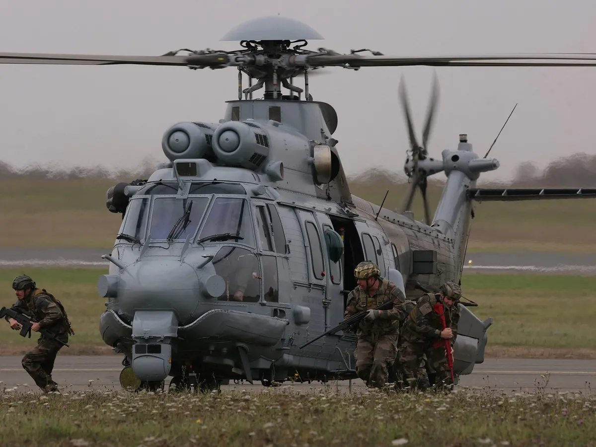 România ia 12 elicoptere militare Caracal din Franța - Foto: Profimedia Images (imagine cu rol ilustrativ)