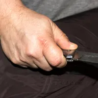 Un bărbat se zbate între viață și moarte după ce s-a înjunghiat din greșeală. Proba un cuțit  - Foto: Arhiva / imagine cu rol ilustrativ