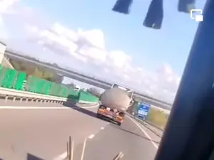 VIDEO Un șofer ucrainean, în zig-zag pe Autostrada A2: Transporta motorină. S-a sunat la 112 - Foto: Captură video