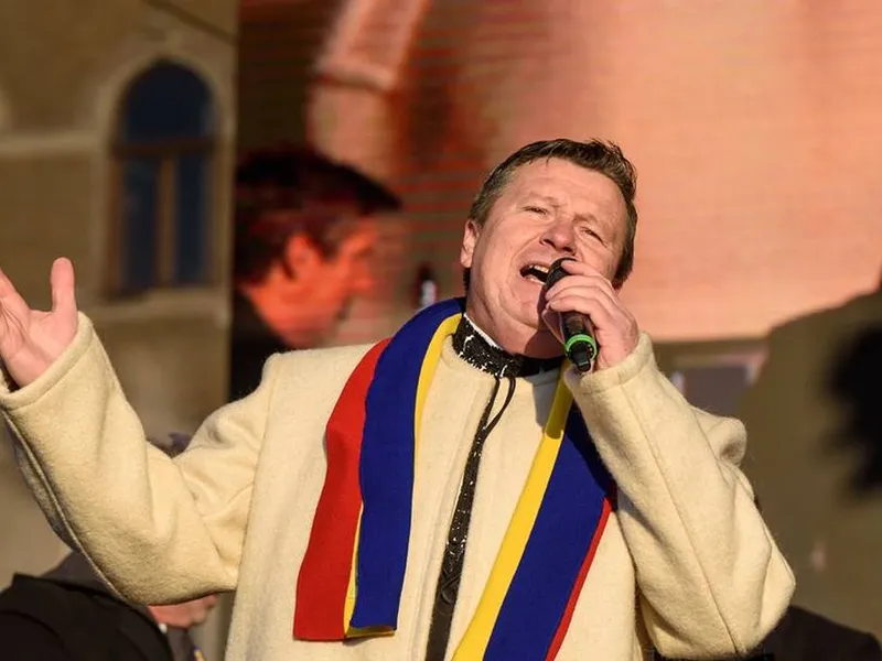 Cântăreţul de muzică populară Aurel Tămaş, în concert - Foto: Facebook/Aurel Tămaş