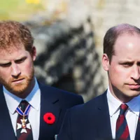 Prinţul William se va afla în faţă, întrucât este al doilea în ordinea succesiunii la tron după tatăl lor, prinţul Charles, urmat de Peter şi apoi de prinţul Harry. / Foto: vanityfair.com