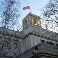 Diplomat găsit mort lângă ambasada Rusiei la Berlin: ar fi căzut de la etaj și ar fi fost agent FSB. / Foto: bbc.com