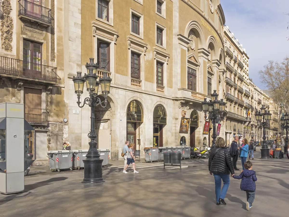 Spania va adopta un plan de regularizare a persoanelor în situaţie ilegală. Câți români sunt în Spania