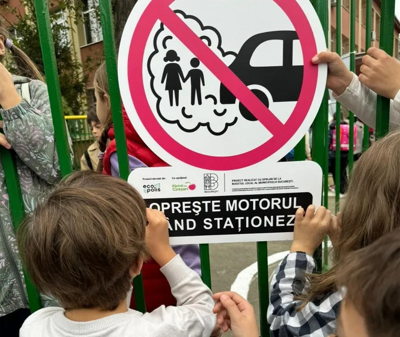Noi semne pentru șoferi, în apropierea școlilor din București - Foto: Facebook