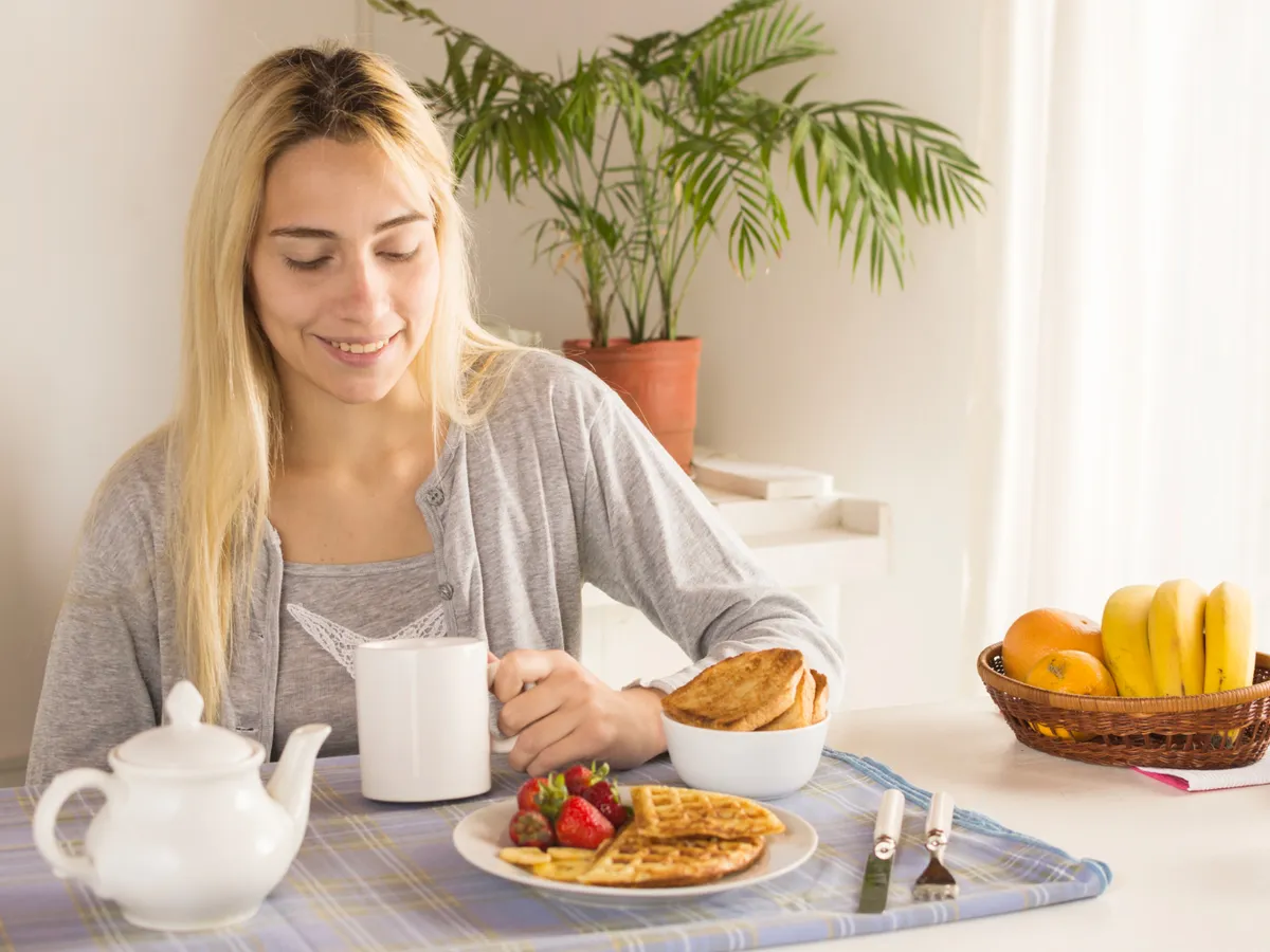 Ce crește cu adevărat colesterolul? Nutriționiștii numesc un obicei matinal de care trebuie să scapi
