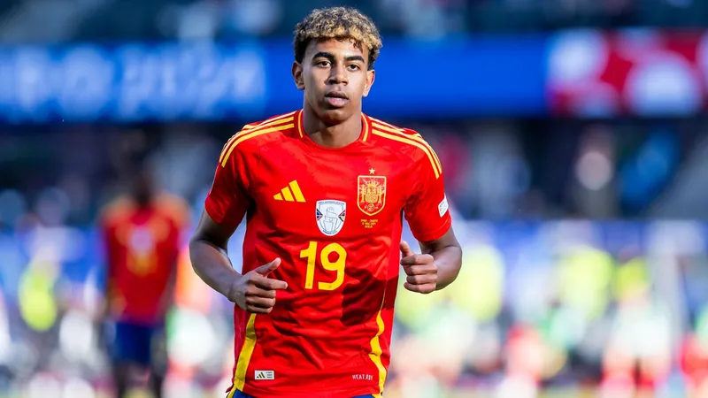 De ce Spania riscă 30 000€ amendă jucând cu Lamine Yamal la Euro 2024 în Germania? Legea e dură - Foto: Profimedia images