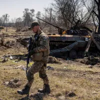 „Noi suntem singura conexiune”. Lucrătorii poştali ucraineni îşi riscă viaţa pentru a duce pensiile - Foto: manhhai