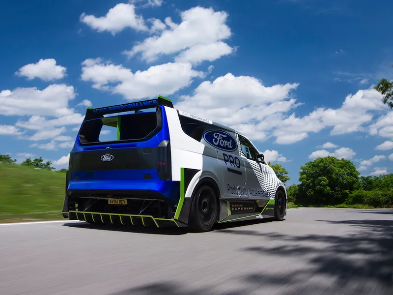 Ford Pro Electric SuperVan de 2.000 CP ajunge la 100 km/h în sub 2 secunde. / Foto: Ford