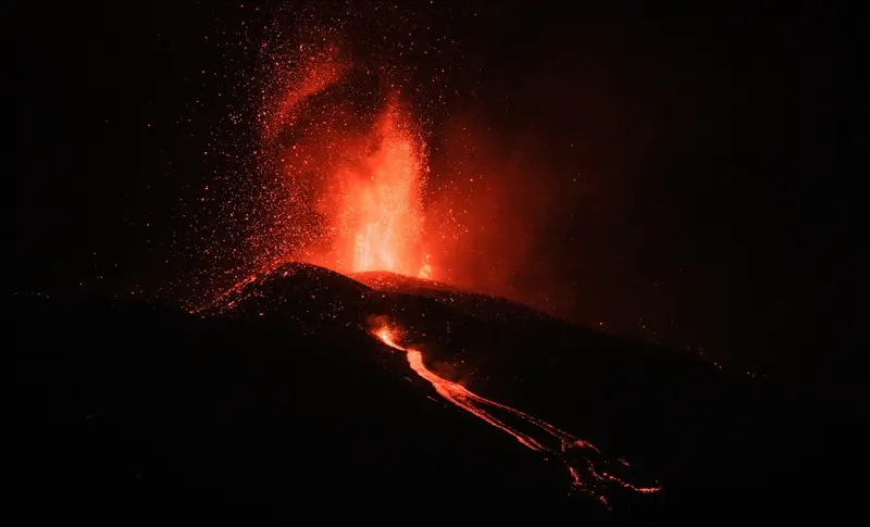 Lava de la vulcanul din La Palma a ajuns la ocean. Pericol de nori toxici/foto: oceanic..com