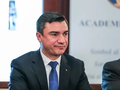 Mihai Chirica i-a panicat pe ieșenii cu mașini vechi. Foto Inquam Photos/Alexandru Bușcă