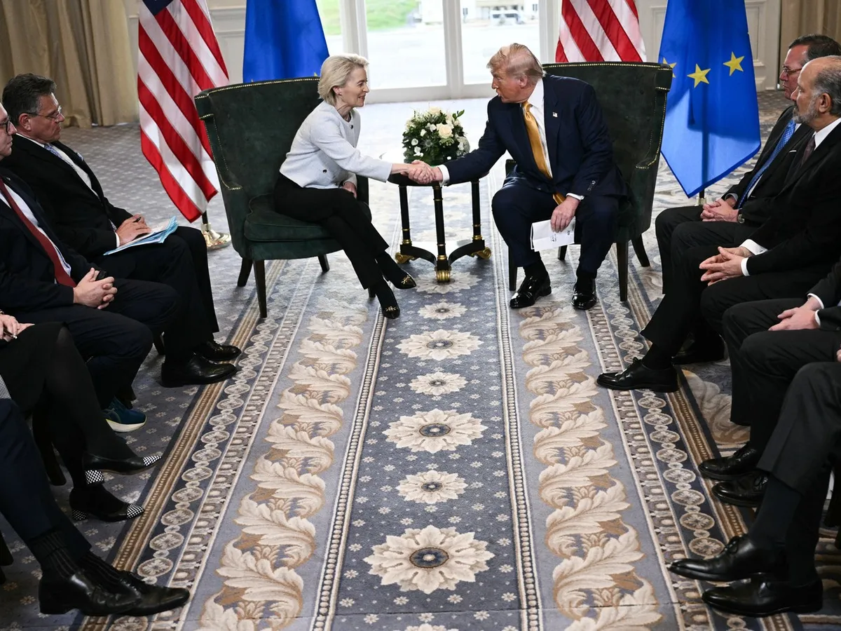 Donald Trump și-a strâns mâna cu Ursula von der Leyen pe un acord important - Foto: Profimedia Images