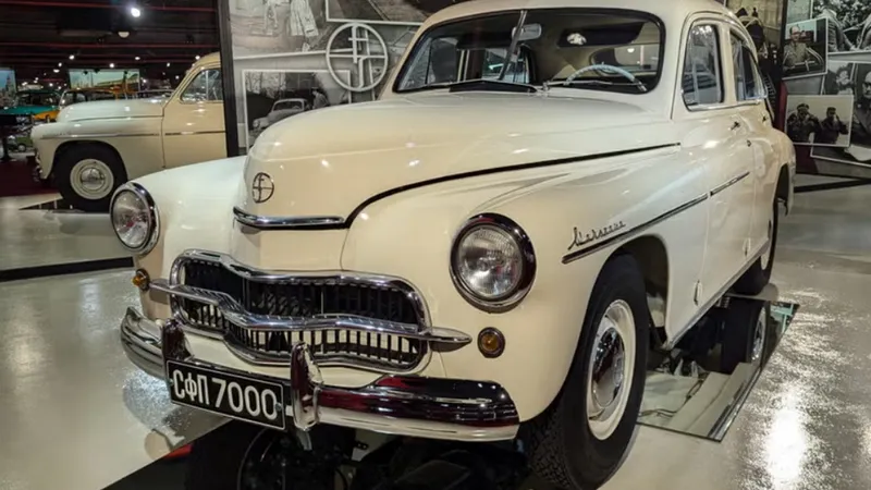 Incursiune în lumea mașinilor din epoca URSS: Lada, Dacia, GAZ, Wartburg, Skoda, Volga - Foto: autoweek.com/Murilee Martin