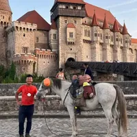 De ce a venit un chinez 5000 de km pe un cal în România. A ajuns în inima vechii Dacii romane Foto: lavozdegalicia.es