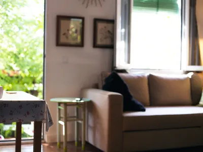 Foto: Proprietarii apartamentelor nelocuite trebuie să plătească sume mari la întreținere Sursa: Freepik