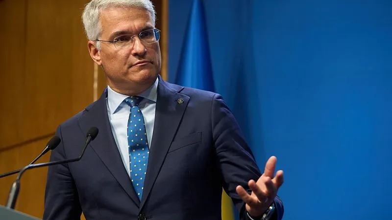 Dragoş Pîslaru: Angajaţii MIPE veneau la muncă în şlapi - Foto: Profimedia Images