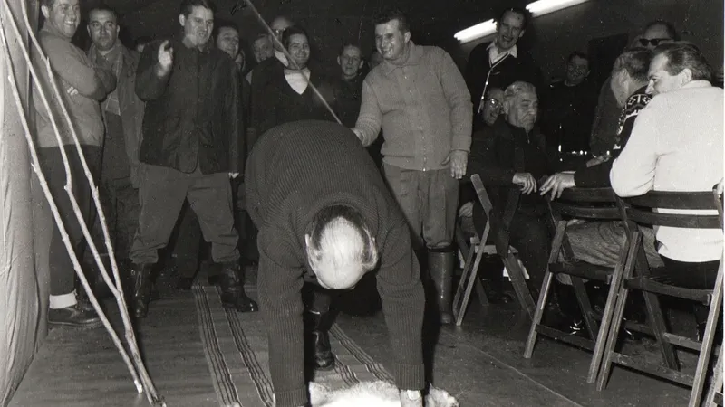 De ce îi bătea Ceaușescu la fund pe ambasadorii străini - Foto: Fototeca online a comunismului românesc