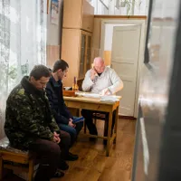 Soldații ruși sunt îndemnați de superiori să arunce o grenadă în fiecare subsol - Foto: Profimedia Images