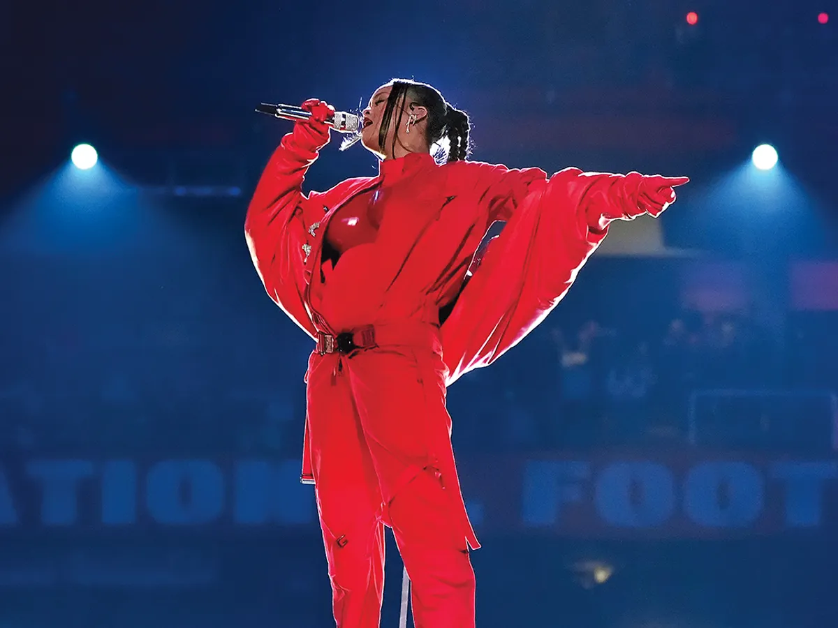 O COMERCIANTĂ PRICEPUTĂ Cântatul a fost doar o parte din spectacolul de la Super Bowl pentru Rihanna, care a prezentat produsele Fenty în timpul prestației sale