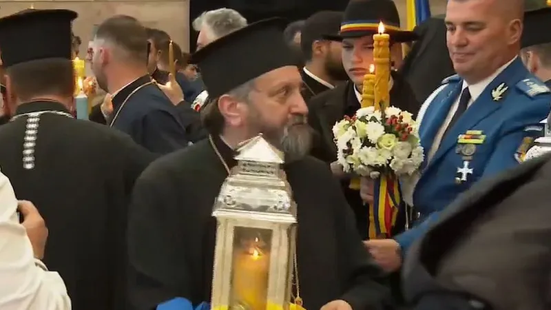 VIDEO Sfânta Lumină de la Ierusalim a ajuns la Bucureşti. Ce se întâmplă acum? - Foto: captură video Facebook/TRINITAS TV