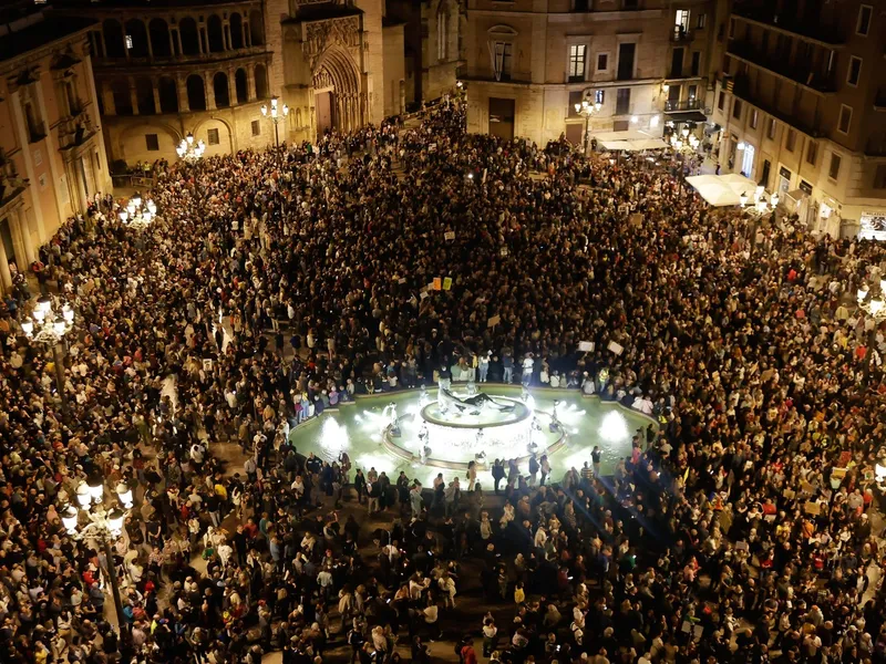 Protest de amploare în Valencia, după inundații. „Noi suntem pătați cu noroi, voi, cu sânge” - Foto: Profimedia Images