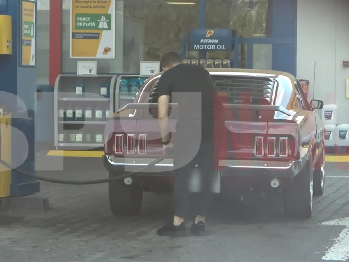 Fotbalistul Adrian Popa, pasionat de mașini. Are Ford Mustang Mach 1 din 1969 - Foto: captură video spynews.ro