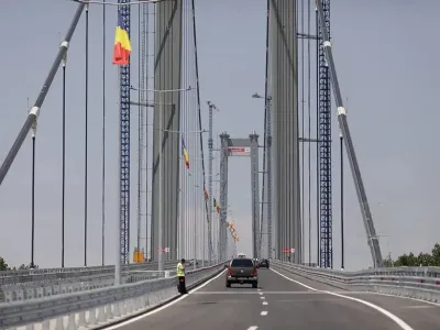 Podul „Golden Gate” de 500.000.000 € de la Brăila, reasfaltat a 6-a oară în 3 ani - Foto: INQUAM PHOTOS / George Călin