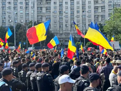 Violențe la protestul oierilor din Piața Victoriei. Bătaie cu jandarmii, au fost folosite gaze lacrimogene