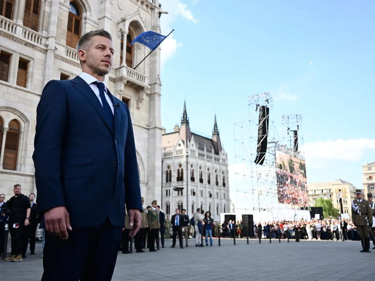 Peter Magyar a depus jurământul ca prim-ministru al Ungariei. Sute de oameni s-au adunat în fața Parlamentului