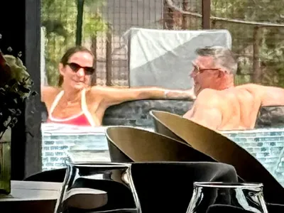 FOTO Scandal uriaș: o jurnalistă și un antrenor celebru, filmați pe ascuns la piscină! Ambii sunt căsătoriți