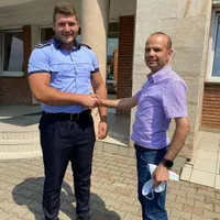 Un bărbat din Alba a găsit un telefon și un portmoneu cu peste 6.000 de lei. Le-a predat poliției. / Foto: IPJ Alba
