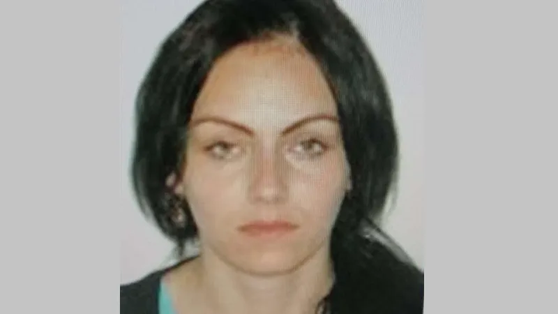 O femeie cu mandat european de arestare a evadat de sub escorta polițiștilor din Neamț Foto: IPJ Neamț