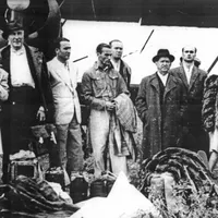 Siguranța a făcut reconstituirea „fugii” de la Tămădău. În imagine, Nicolae și Lili Carandino, Ilie Lazăr, Gh. Popescu, Constantin Gafencu, Dumitru și Eugen Borcea, Ion Mihalache, Nicolae și Fulvia Penescu.