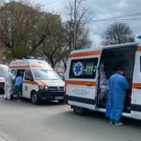 Coadă de ambulanțe cu pacienți COVID, la Spitalul Judeţean de Urgență Arad. / Foto: Facebook, Iustin Cionca
