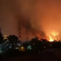 Incendiul s-a apropiat de centrala termică. FOTO: Captură video
