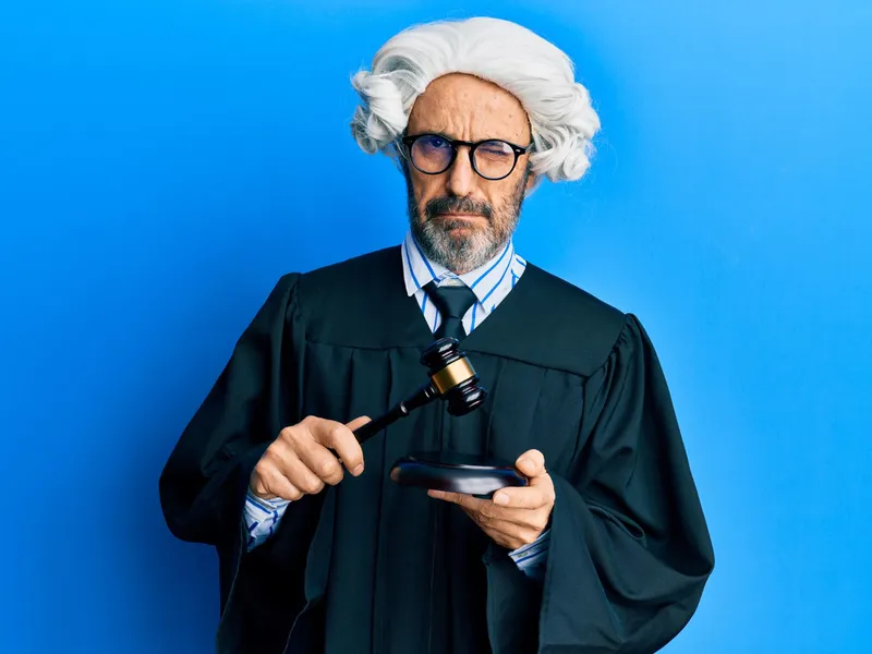 Foto: Ministrul Justiției spune de ce nu pot fi tăiate pensiile speciale din toamnă Sursa: Freepik