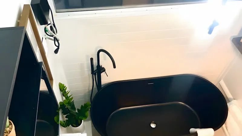 Cum arată „nano-casa” de 23.000 $? Are 3,5 metri lungime, baie, bucătărie, living și pat dublu - Foto: newatlas.com